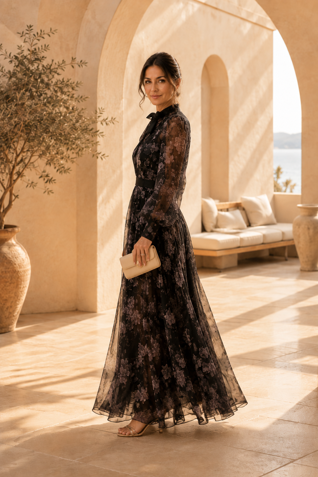 Geblümtes Maxikleid mit Bindekragen und langen Ärmeln