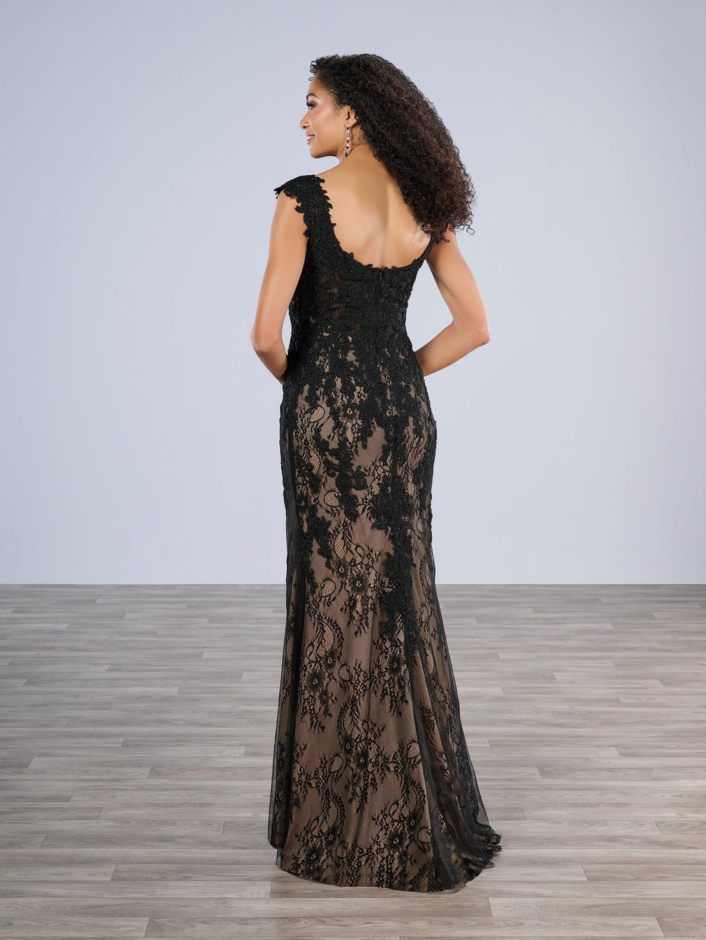 Scalloped Lace Cap Sleeve Trumpet Evening Gown