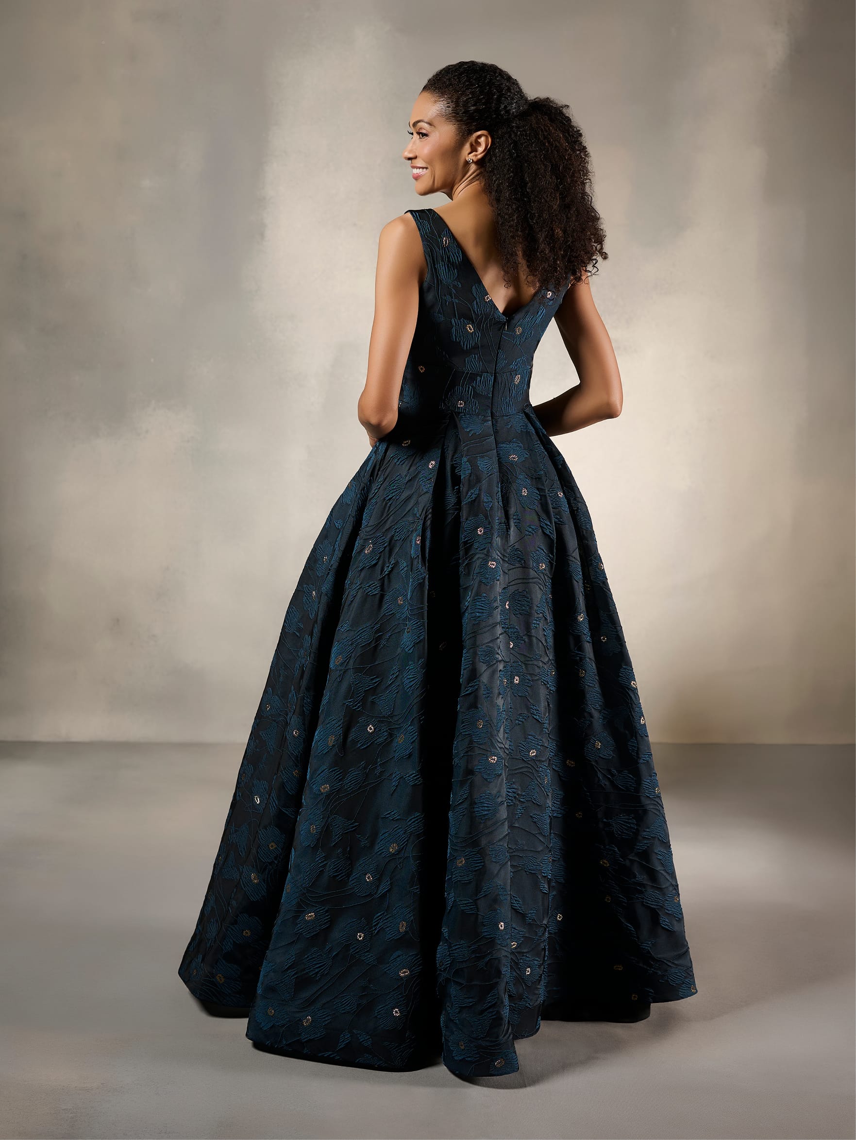 Sleeveless V-Neck Jacquard Ball Gown