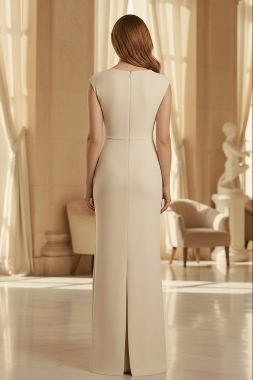 Vestido de noche largo de crepé con cuello desbocado y abertura en la falda